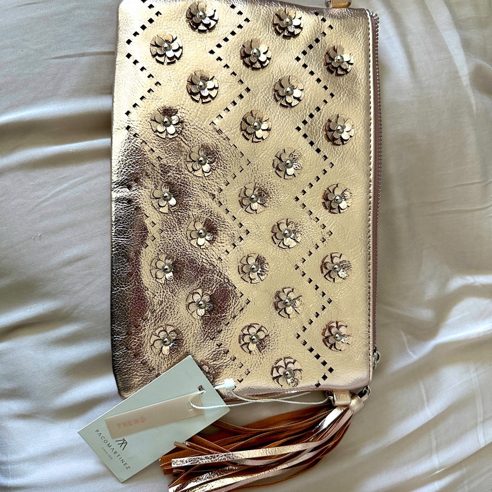 PACO MARTÍNEZ CROSSBODY BAG WITH METAL CHAIN COWGIRL STYLE ROSE GOLD FLORALS